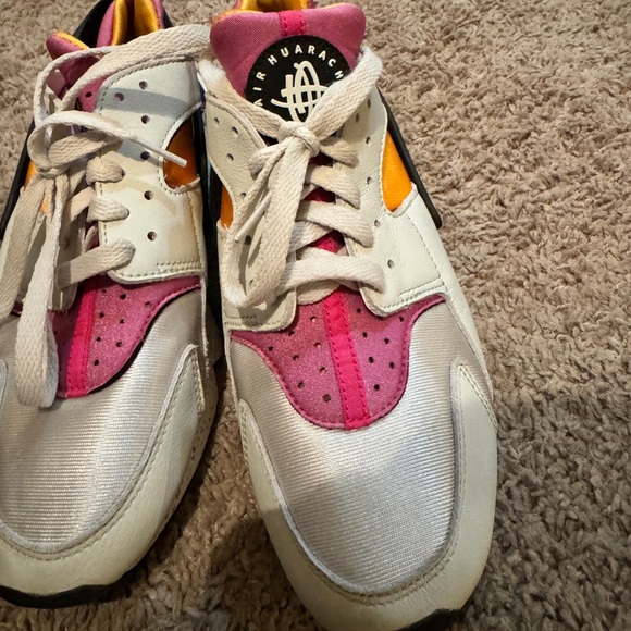 Nike Air Pink & Yellow Unisex Huarache University Gold - Picture 2 of 5
